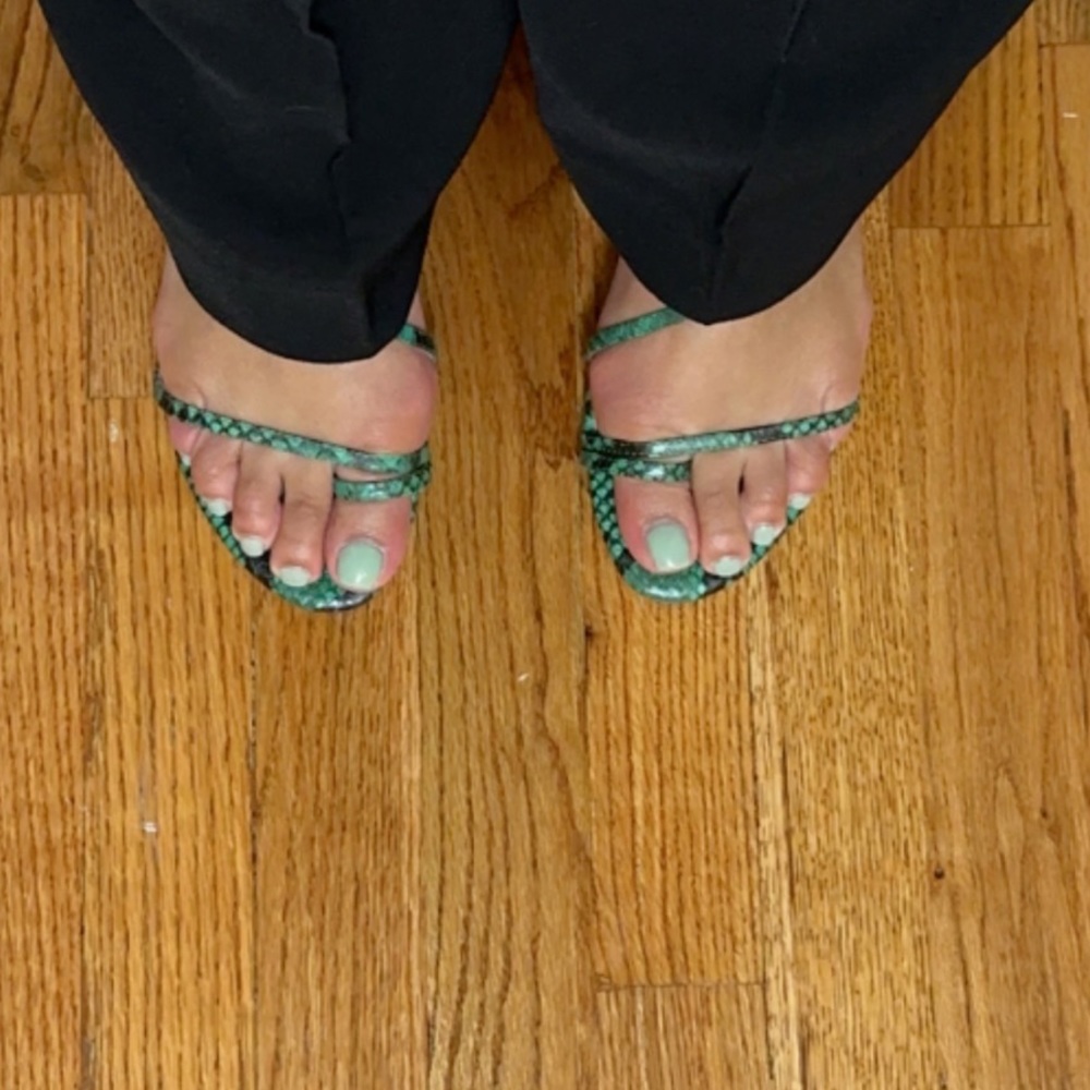 Banana Republic Leather Strappy Toe Ri Sandal sz 9 - Picture 11 of 12